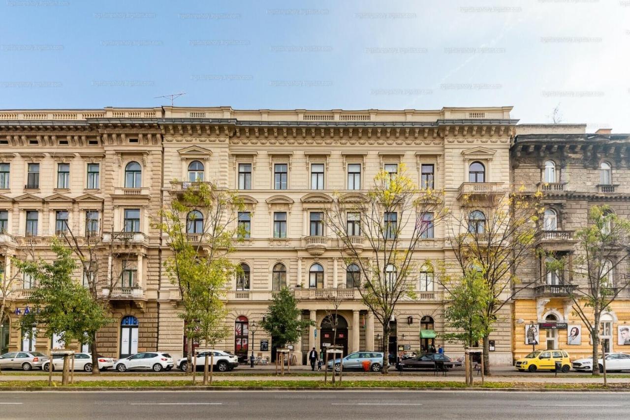Brand New Sunny Apartment On Andrassy Street Budapešť Exteriér fotografie